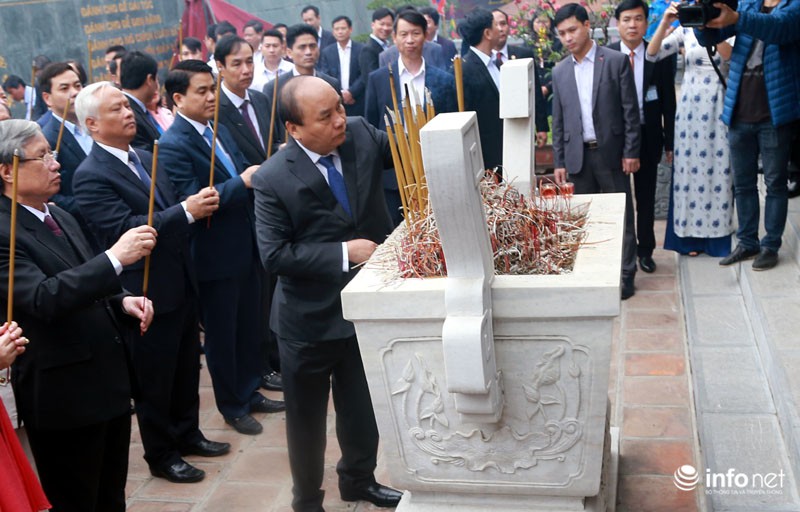Thủ tướng Nguyễn Xuân Phúc dâng hương tại Lễ hội Gò Đống Đa - ảnh 9