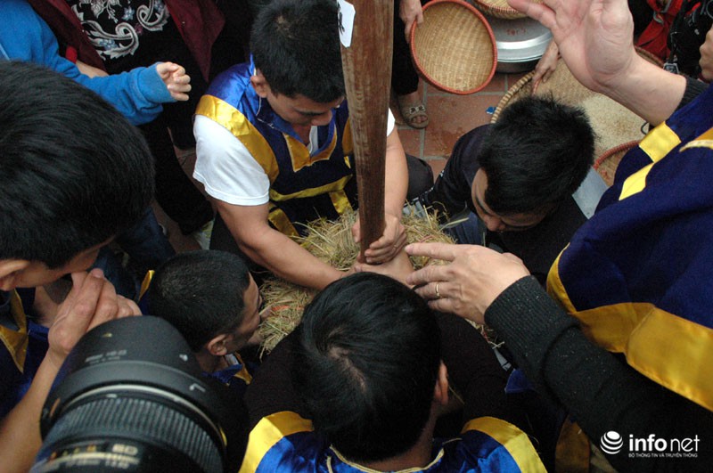 Người Hà Nội thi kéo lửa nấu cơm cầu may đầu xuân - ảnh 8