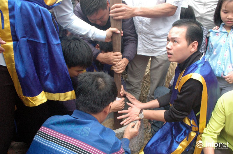 Người Hà Nội thi kéo lửa nấu cơm cầu may đầu xuân - ảnh 9