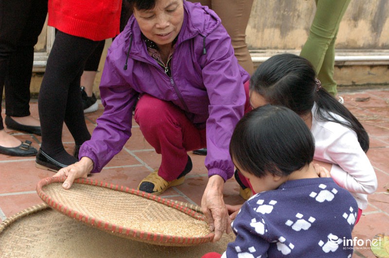 Người Hà Nội thi kéo lửa nấu cơm cầu may đầu xuân - ảnh 10