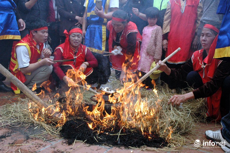Người Hà Nội thi kéo lửa nấu cơm cầu may đầu xuân - ảnh 12