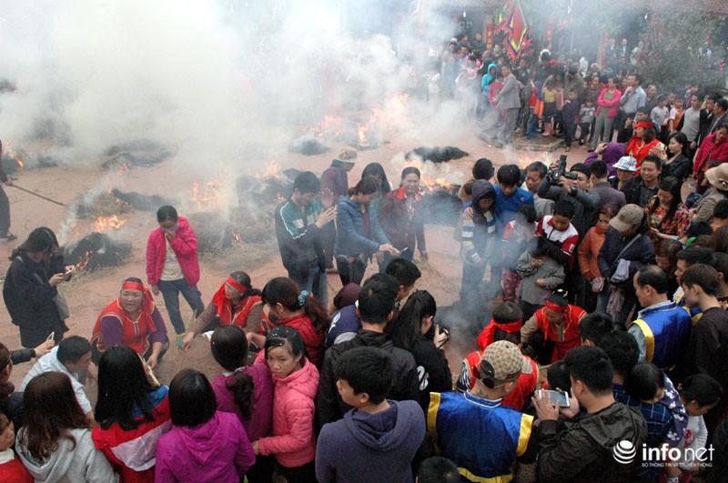 Người Hà Nội thi kéo lửa nấu cơm cầu may đầu xuân - ảnh 17