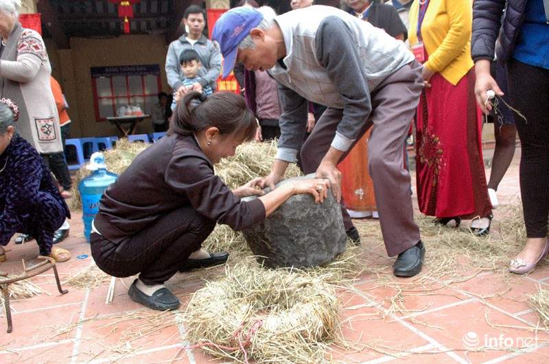 Người Hà Nội thi kéo lửa nấu cơm cầu may đầu xuân - ảnh 3