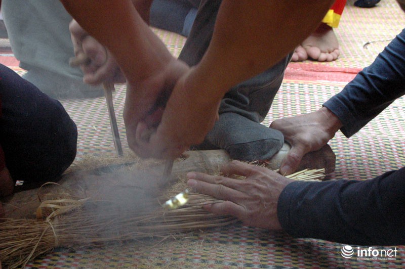 Người Hà Nội thi kéo lửa nấu cơm cầu may đầu xuân - ảnh 5