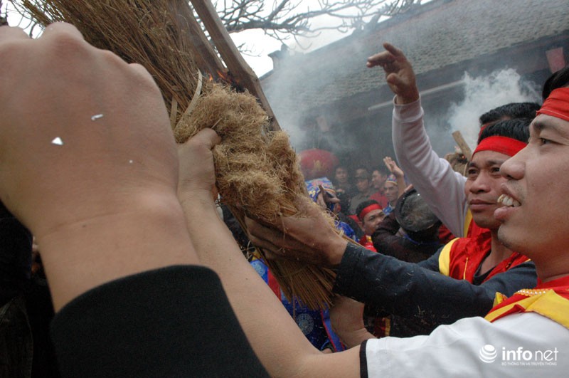 Người Hà Nội thi kéo lửa nấu cơm cầu may đầu xuân - ảnh 7