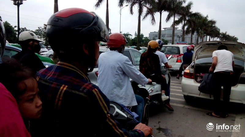 Dòng người “bủa vây” Thiên đường Bảo Sơn, vườn thú Thủ Lệ - ảnh 10