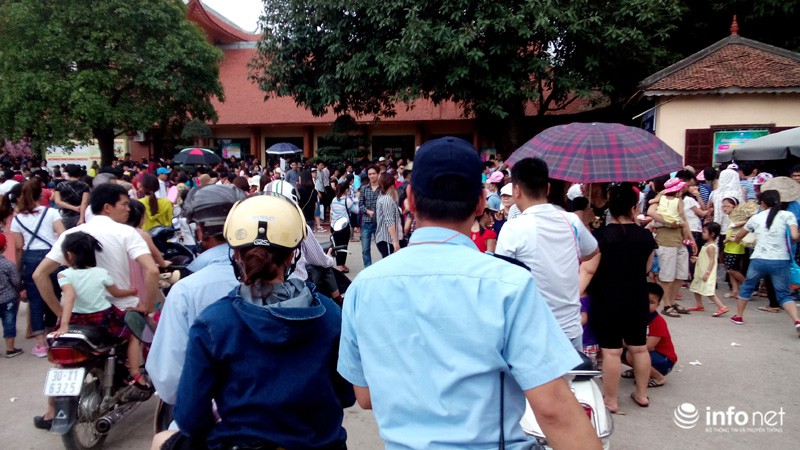 Dòng người “bủa vây” Thiên đường Bảo Sơn, vườn thú Thủ Lệ - ảnh 11