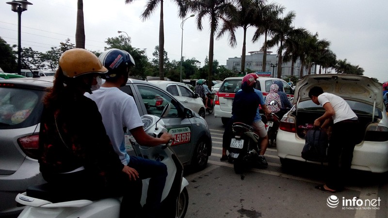 Dòng người “bủa vây” Thiên đường Bảo Sơn, vườn thú Thủ Lệ - ảnh 2