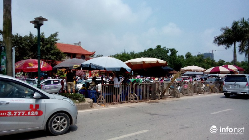 Dòng người “bủa vây” Thiên đường Bảo Sơn, vườn thú Thủ Lệ - ảnh 8