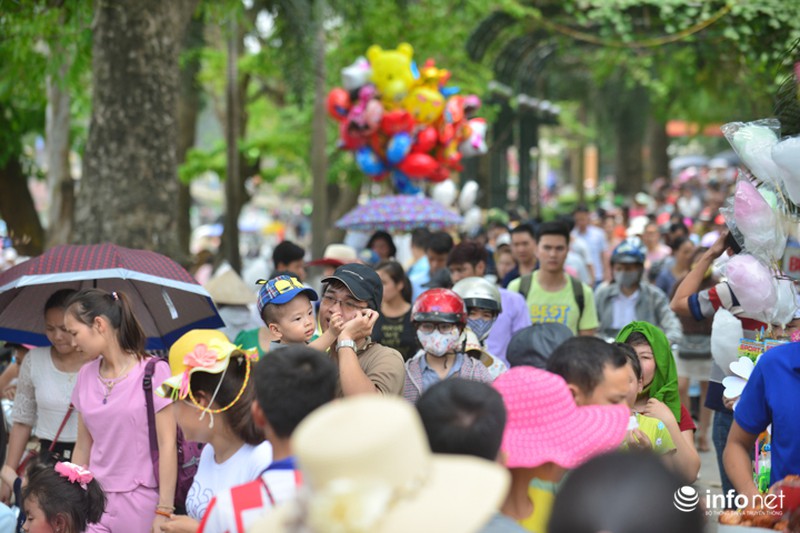 Dòng người “bủa vây” Thiên đường Bảo Sơn, vườn thú Thủ Lệ - ảnh 15