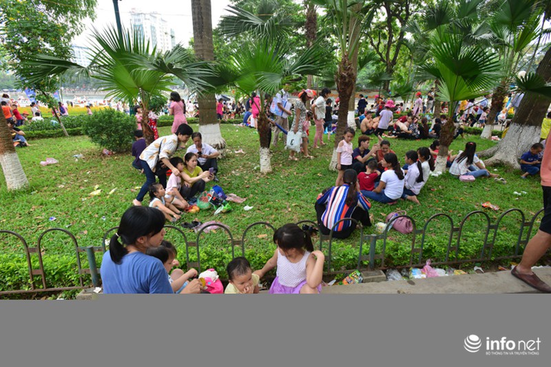 Dòng người “bủa vây” Thiên đường Bảo Sơn, vườn thú Thủ Lệ - ảnh 22