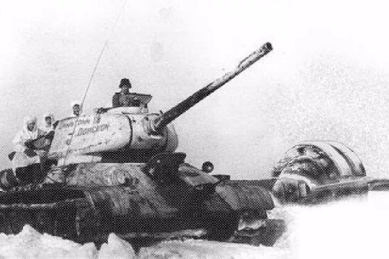 Không chỉ mạnh mẽ và hùng vĩ, những chiếc xe tăng hình cầu của Liên Xô còn được ví như một tác phẩm nghệ thuật đầy phong cách.