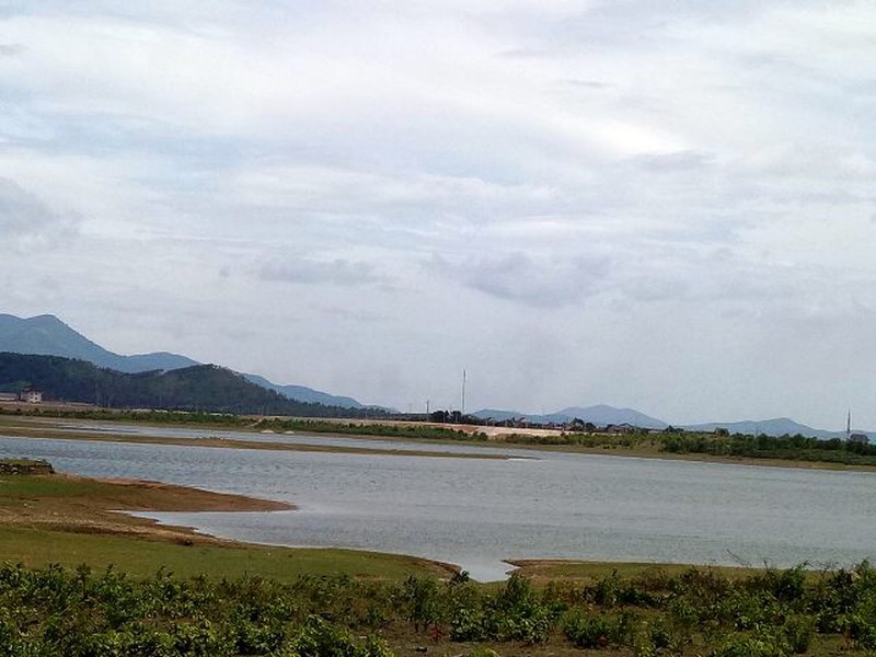 Hà Tĩnh: Phát hiện hàng trăm tấn rác thải có chữ Trung Quốc đổ vào rừng - ảnh 2