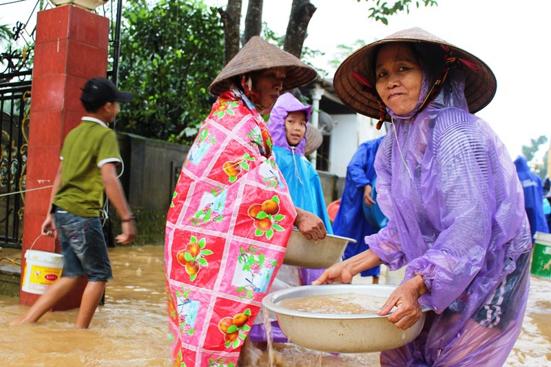 Hà Tĩnh: Hàng loạt hồ chứa đang xả lũ, hơn 1.000 hộ dân bị ngập - ảnh 5