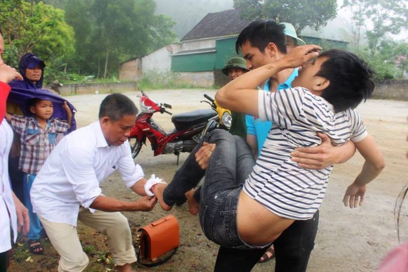 Hà Tĩnh: Xe khách lật ngửa giữa quốc lộ, ít nhất 2 người tử vong - ảnh 8