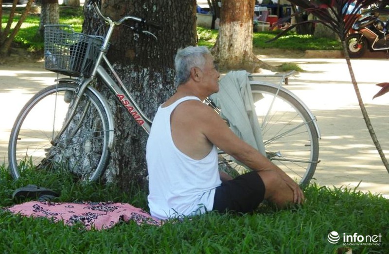 Miền Trung: Nắng nóng, gió Lào bỏng rát, người dân thắp đèn ra đồng từ 4h sáng - ảnh 13