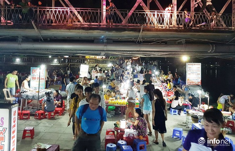 Miền Trung: Nắng nóng, gió Lào bỏng rát, người dân thắp đèn ra đồng từ 4h sáng - ảnh 15
