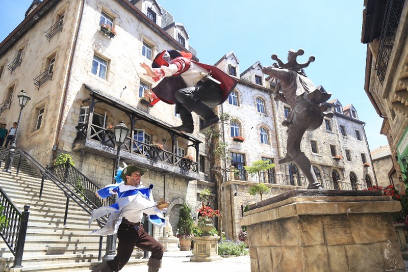 “Mục sở thị” ngự lâm quân Anh đấu kiếm tại Việt Nam - ảnh 4