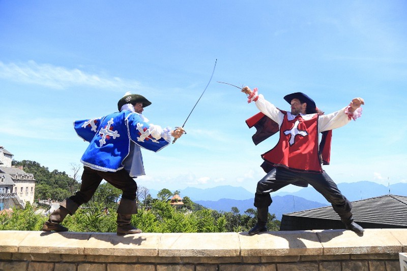 “Mục sở thị” ngự lâm quân Anh đấu kiếm tại Việt Nam - ảnh 3