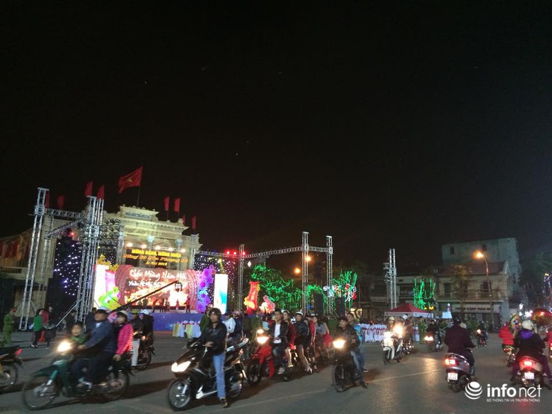 Trực tuyến: Không khí đón năm mới Ất Mùi - 2015 của người Việt ở năm châu - ảnh 57