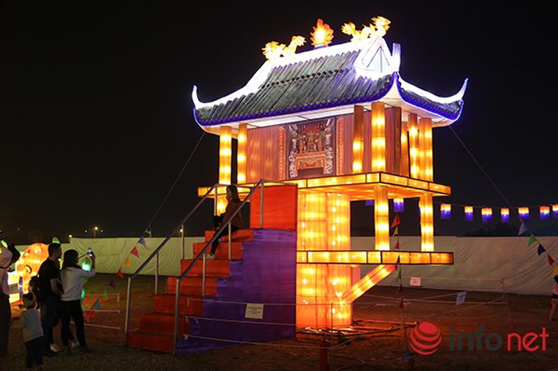 Lễ hội đèn lồng khổng lồ Việt-Hàn: Chen chúc xếp hàng cả giờ đồng hồ chưa mua được vé - ảnh 2
