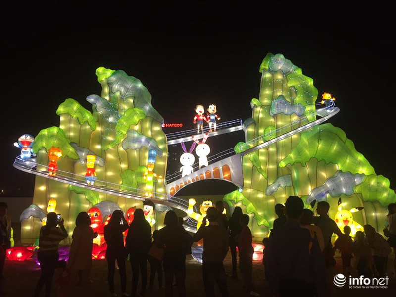 Lễ hội đèn lồng khổng lồ Việt-Hàn: Chen chúc xếp hàng cả giờ đồng hồ chưa mua được vé - ảnh 1