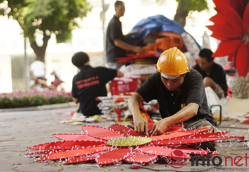 Những người không nghỉ để làm đẹp Thủ đô ngày 10/10 - ảnh 2