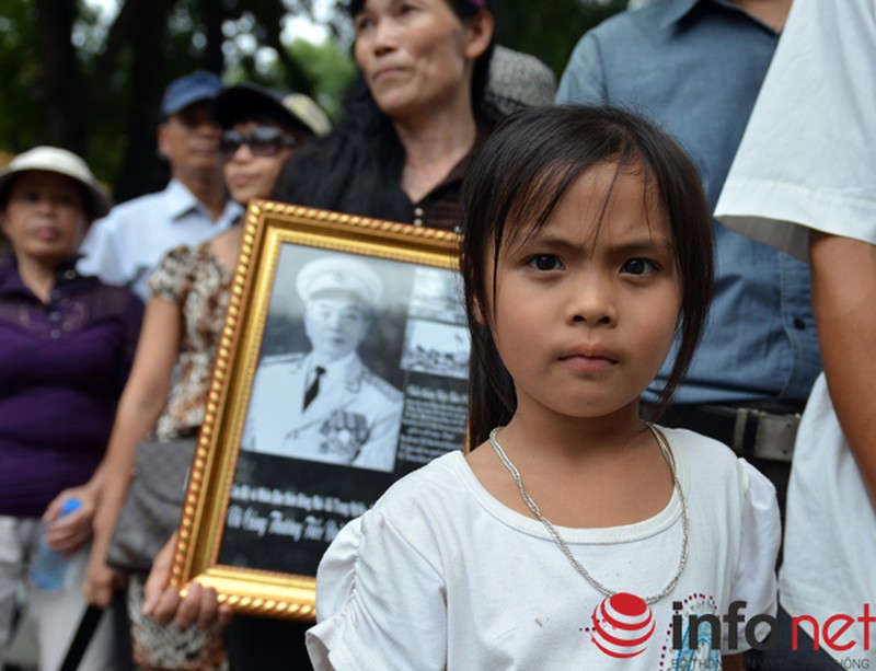 Nhìn lại những hình ảnh xúc động trong ngày mất Đại tướng - ảnh 3