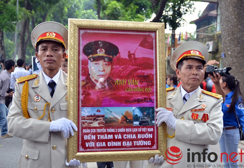 Nhìn lại những hình ảnh xúc động trong ngày mất Đại tướng - ảnh 1