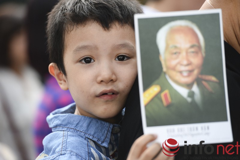 Nhìn lại những hình ảnh xúc động trong ngày mất Đại tướng - ảnh 4