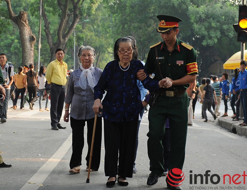 Nhìn lại những hình ảnh xúc động trong ngày mất Đại tướng - ảnh 9