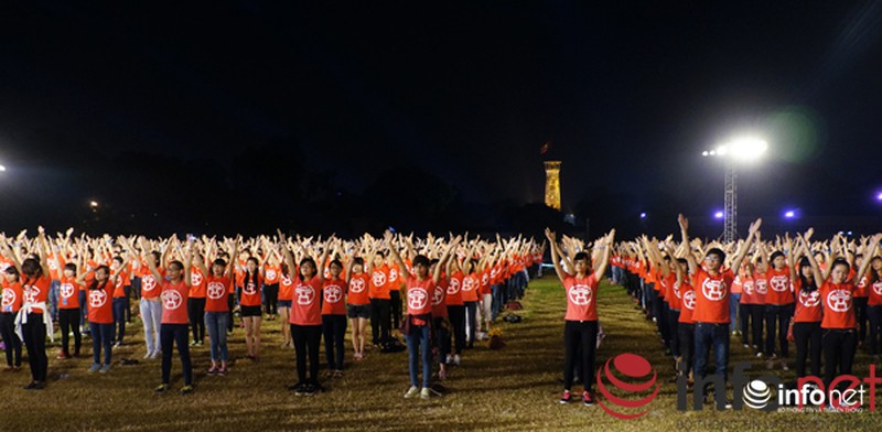 Hơn 1.000 sinh viên Hà Nội nhảy flashmob mừng đại lễ 10/10 - ảnh 1