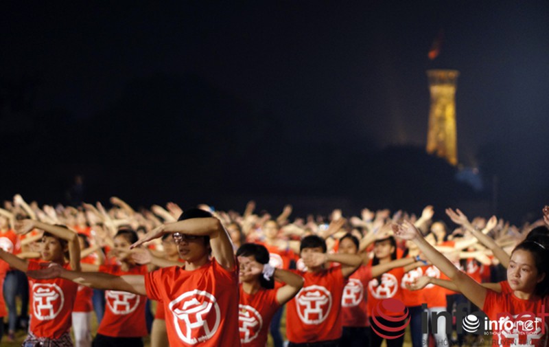 Hơn 1.000 sinh viên Hà Nội nhảy flashmob mừng đại lễ 10/10 - ảnh 10