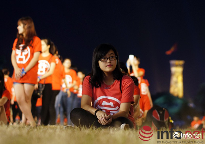 Hơn 1.000 sinh viên Hà Nội nhảy flashmob mừng đại lễ 10/10 - ảnh 3