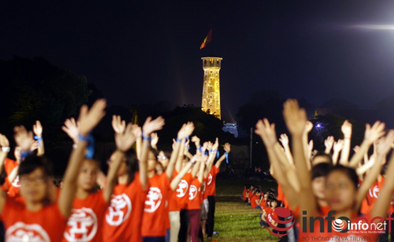 Hơn 1.000 sinh viên Hà Nội nhảy flashmob mừng đại lễ 10/10 - ảnh 4