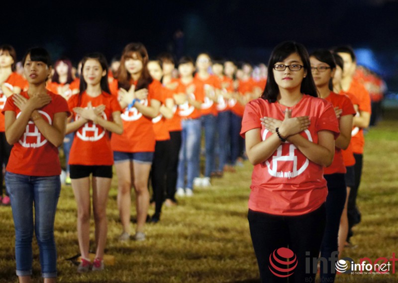 Hơn 1.000 sinh viên Hà Nội nhảy flashmob mừng đại lễ 10/10 - ảnh 7