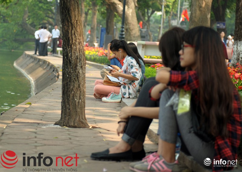 Chùm ảnh: Người dân Thủ đô sống chậm trong không khí đại lễ - ảnh 4