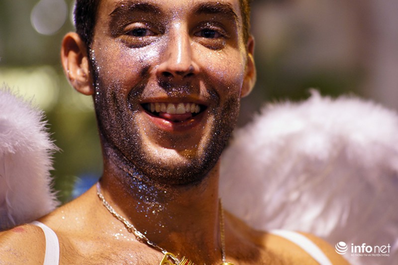 Phố cổ Hà Nội sôi động đêm Halloween - ảnh 12