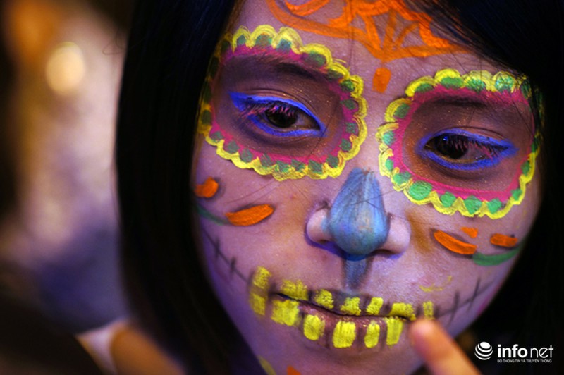 Phố cổ Hà Nội sôi động đêm Halloween - ảnh 9