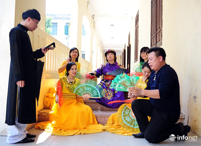 Ngắm sinh viên nhập vai diễn xướng chầu văn - ảnh 2