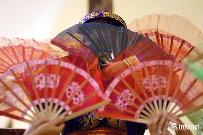 Ngắm sinh viên nhập vai diễn xướng chầu văn - ảnh 8