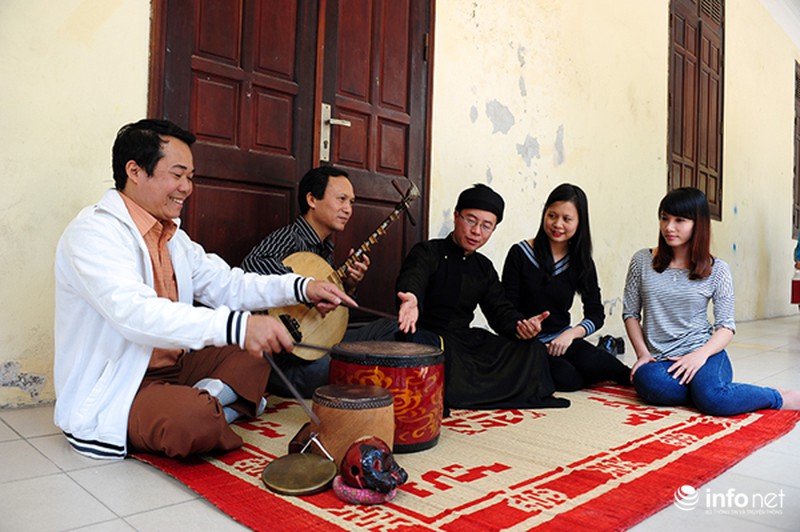 Ngắm sinh viên nhập vai diễn xướng chầu văn - ảnh 9