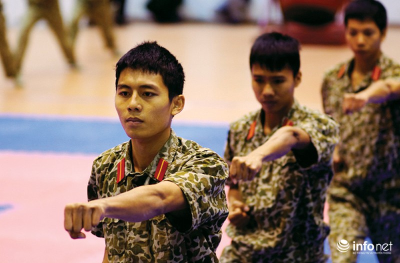 Những hình ảnh ấn tượng võ thuật chiến đấu quân đội - ảnh 2