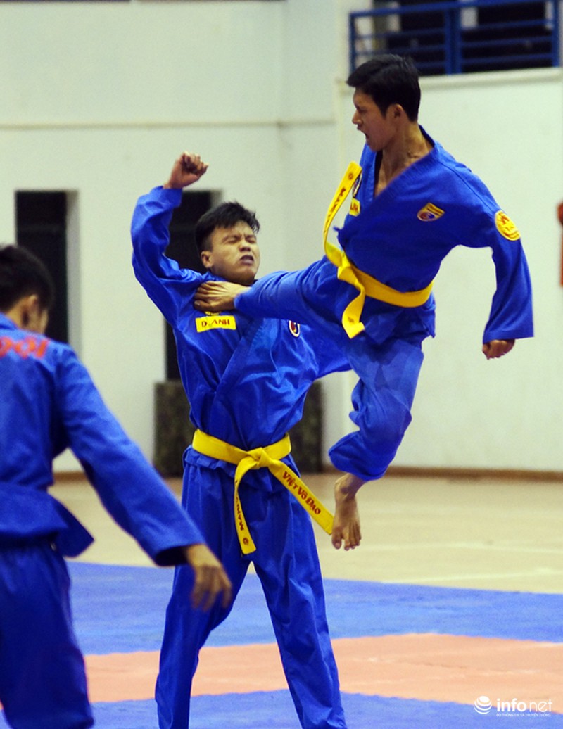 Những hình ảnh ấn tượng võ thuật chiến đấu quân đội - ảnh 9