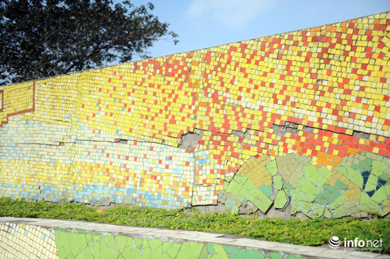 Hà Nội: Con đường gốm sứ nứt toác, rụng từng mảng, nhìn nhem nhuốc - ảnh 3