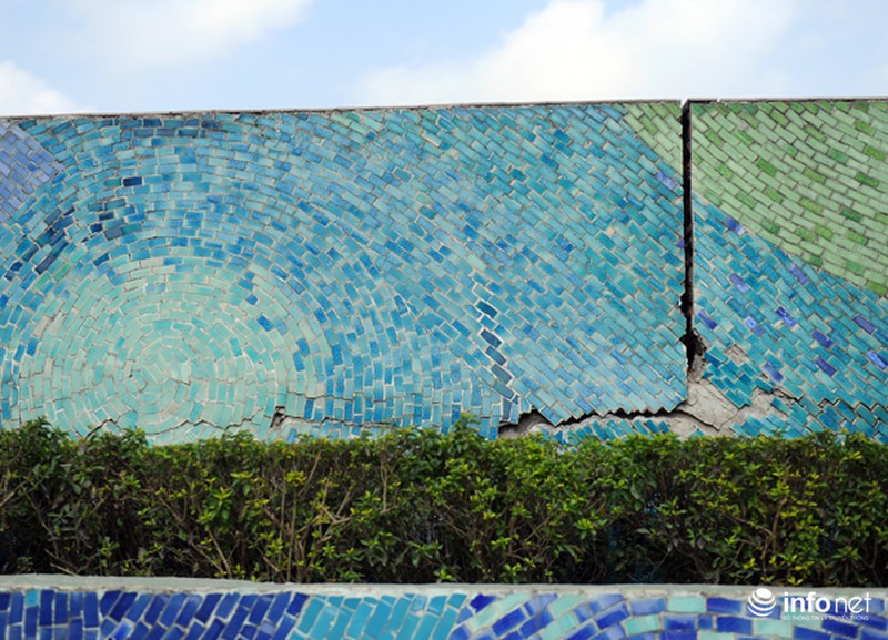 Hà Nội: Con đường gốm sứ nứt toác, rụng từng mảng, nhìn nhem nhuốc - ảnh 4