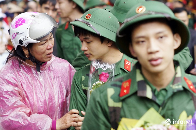 Hôm nay, 2.000 thanh niên Thủ đô lên đường nhập ngũ - ảnh 10