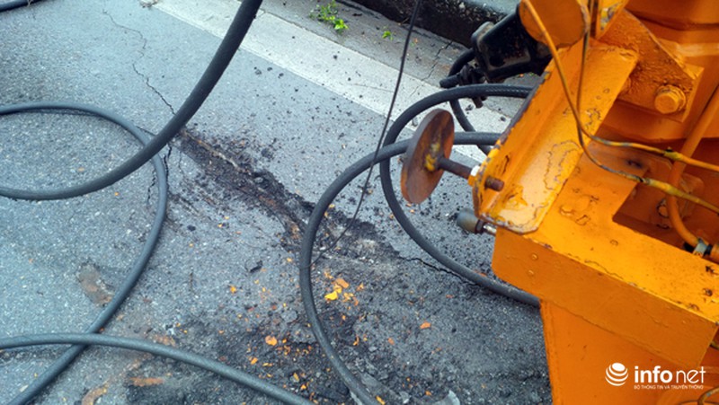 Cần cẩu cao hơn 50m đổ ập xuống đường - ảnh 5