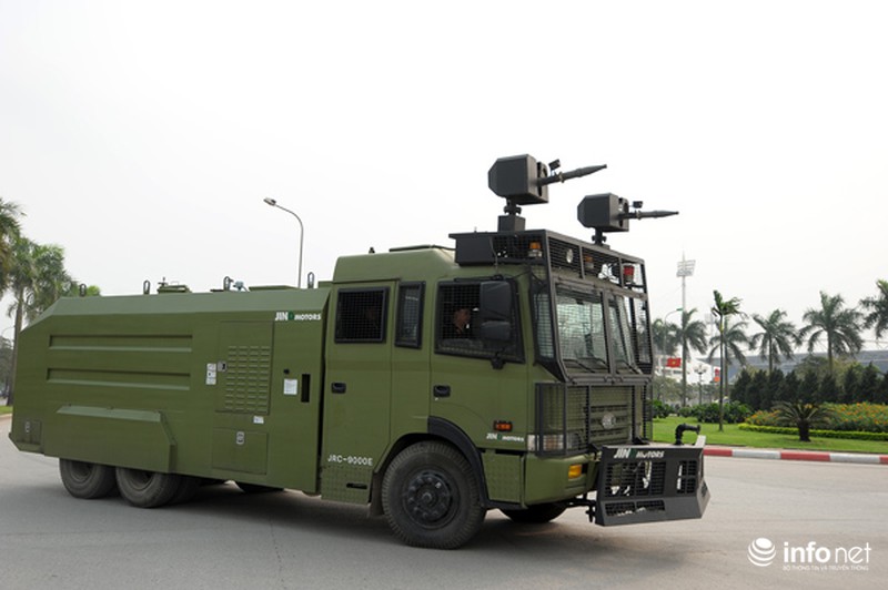 Dàn xe thiết giáp ra quân bảo vệ IPU 132 - ảnh 3