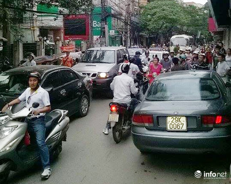 Cháy cột điện, xe ô tô may mắn thoát khỏi “bà hỏa” - ảnh 5